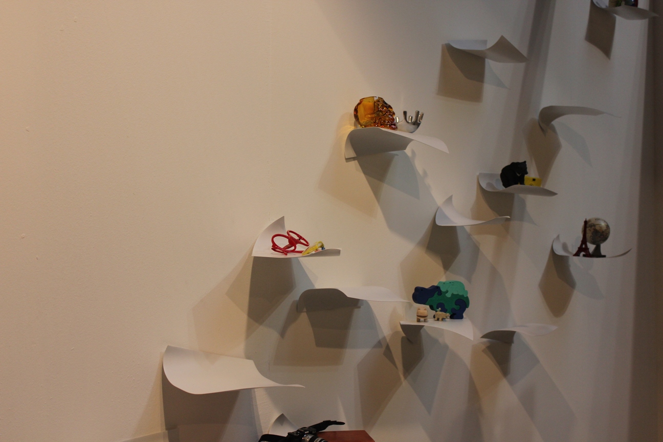 yoy-idea.jp: Chapter 2 BLOW - Though the windows were surely closed, wind from somewhere blew up a pile of paper.